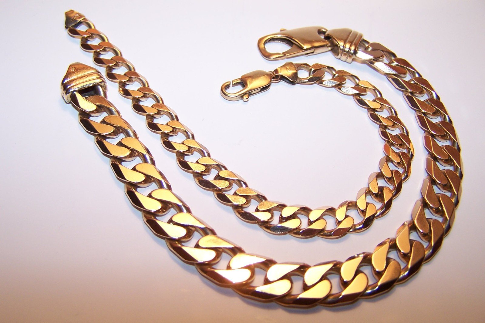 5 Things to Consider When Choosing Gold Chains for Men