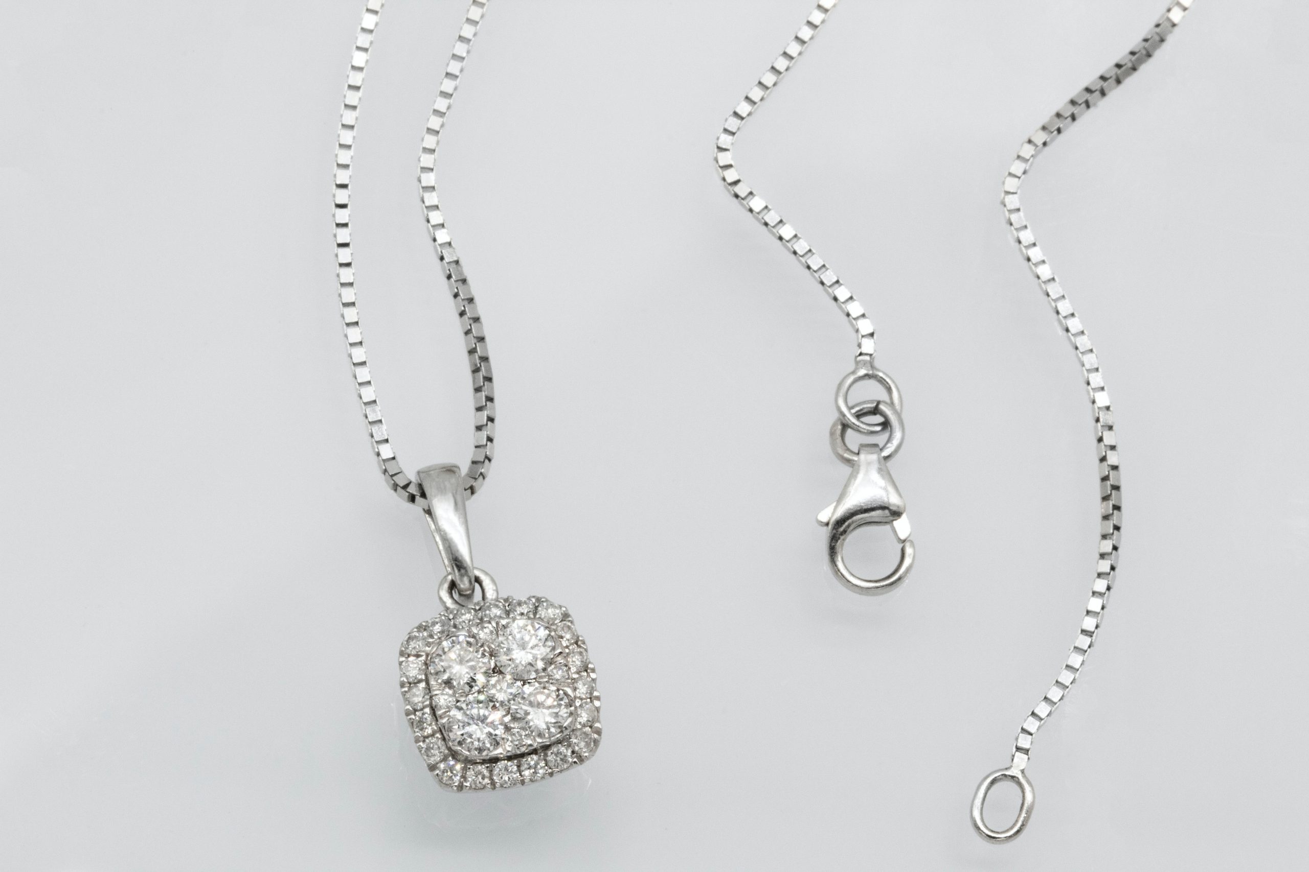 2023’s Men’s Necklace and Pendant Trends