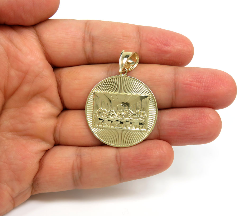 10k yellow gold small jesus apostles last supper pendant  - Image 5
