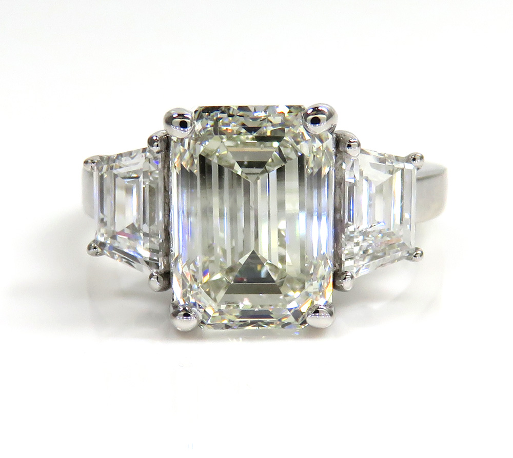 14k gold three stone emerald & trapezoid lab grown diamond engagement ring 5.10ct - Image 2