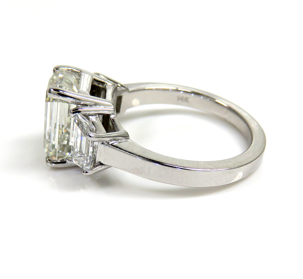 14k gold three stone emerald & trapezoid lab grown diamond engagement ring 5.10ct - Image 3