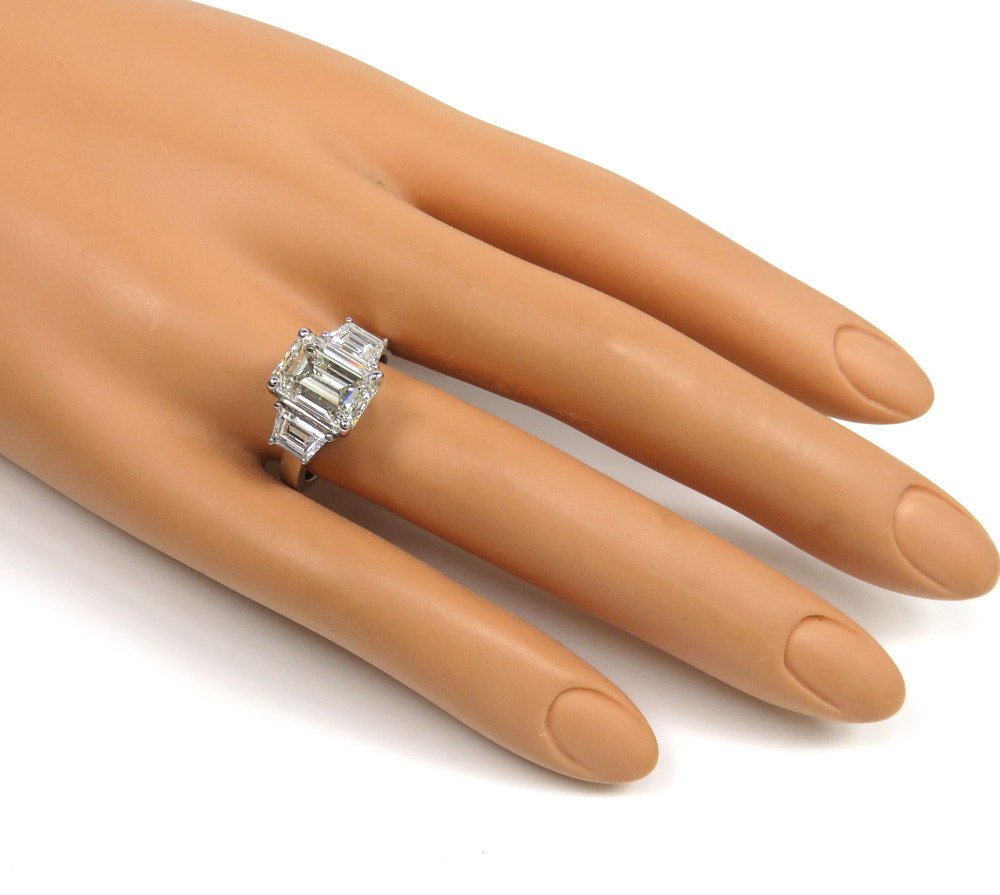 14k gold three stone emerald & trapezoid lab grown diamond engagement ring 5.10ct - Image 5