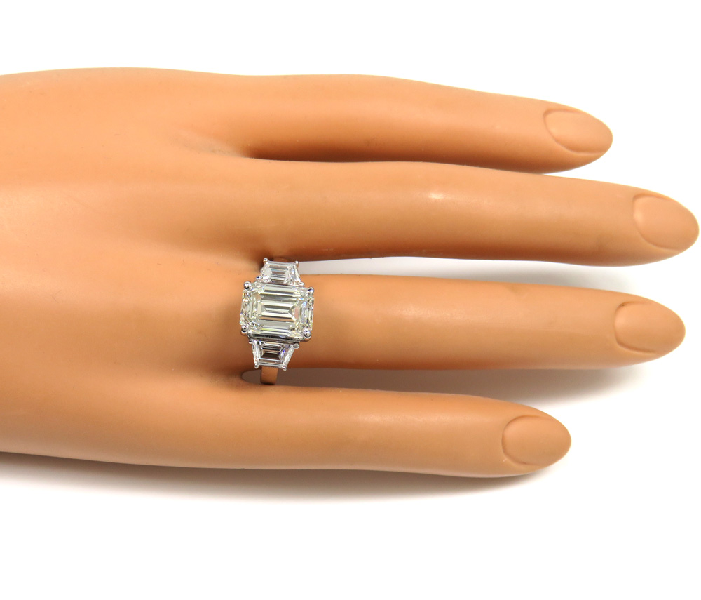 14k gold three stone emerald & trapezoid lab grown diamond engagement ring 5.10ct - Image 6