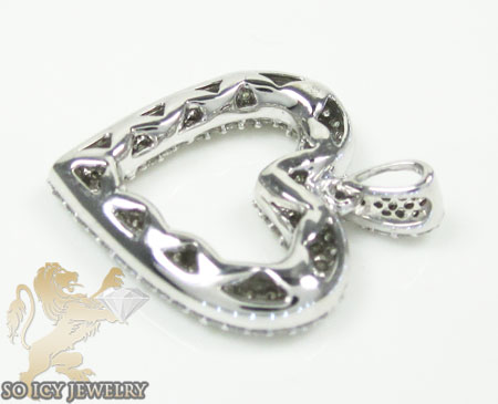 Ladies 18k white gold diamond heart pendant 0.60ct