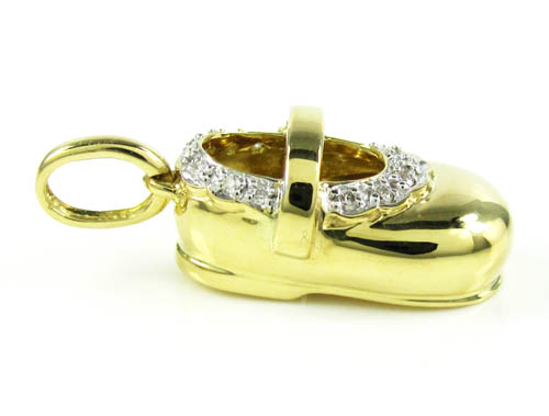 18k gold diamond baby shoe pendant 0.08ct
