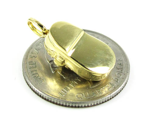 18k gold diamond baby shoe pendant 0.08ct