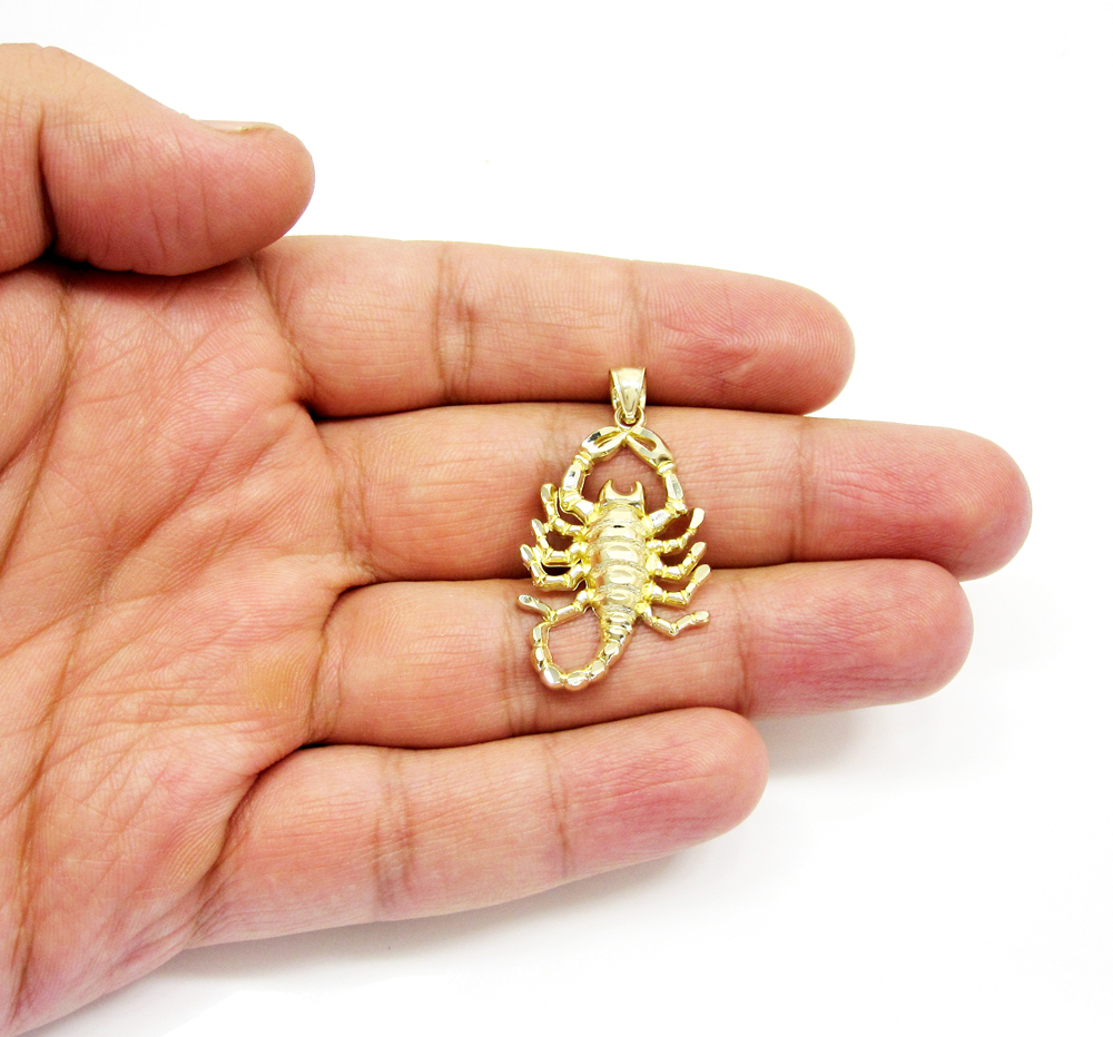 10k solid yellow gold scorpion pendant - Image 4