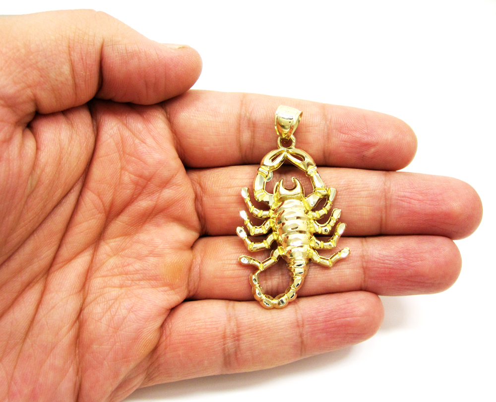 10k solid yellow gold scorpion pendant - Image 4