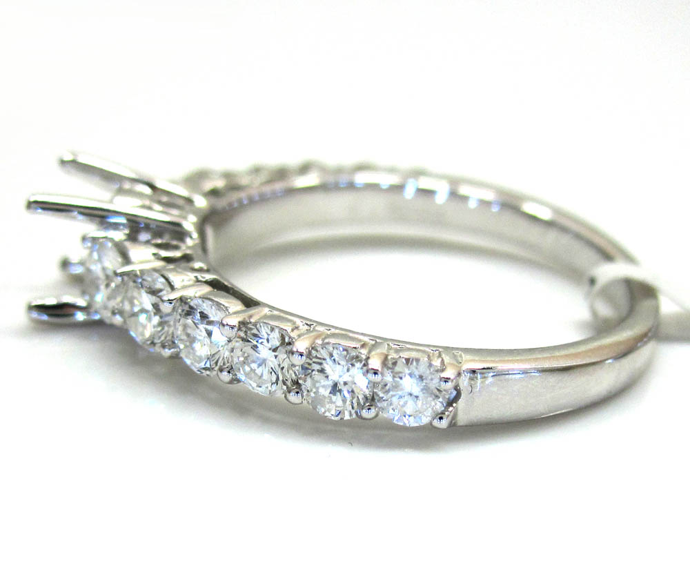 18k white gold graduating stone engagement ring 1.26ct