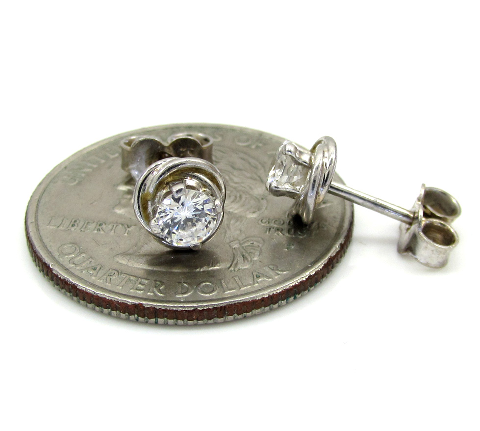 Ladies 18k white gold flower diamond stud earrings 0.50ct