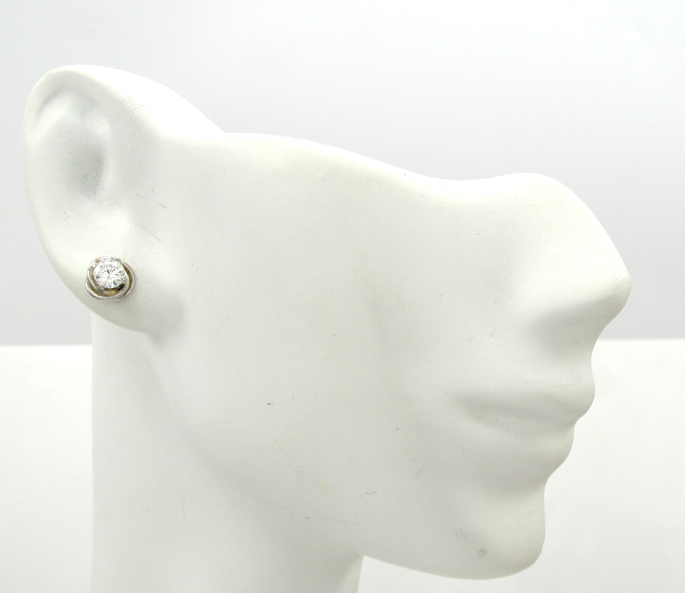 Ladies 18k white gold flower diamond stud earrings 0.50ct