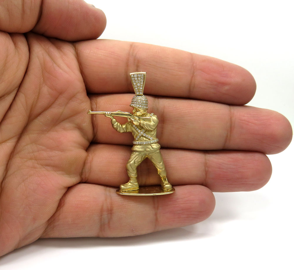 10k solid yellow gold diamond toy soldier pendant 0.61ct - Image 4