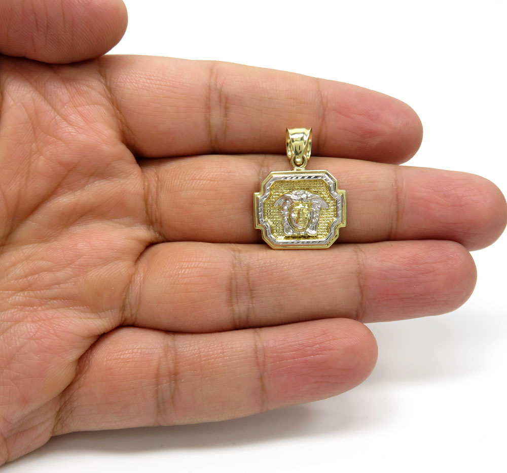 10k yellow gold boxed halo medusa head pendant 