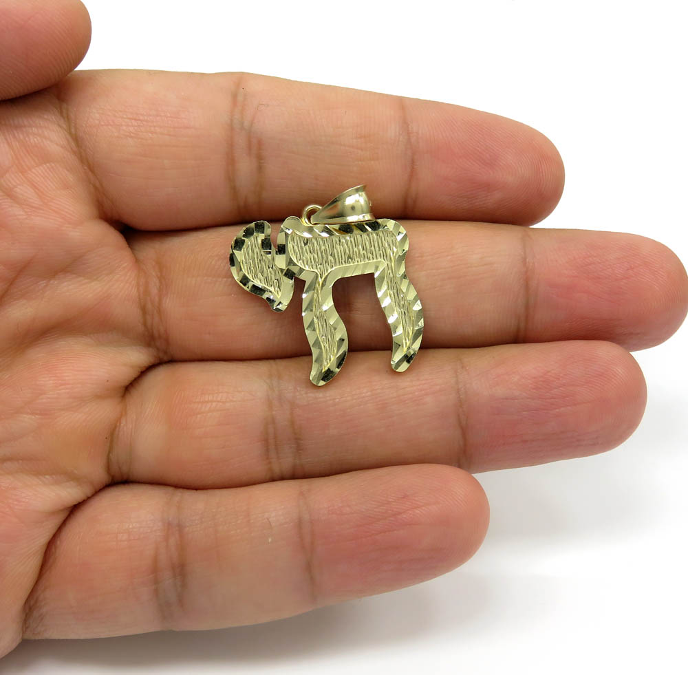 10k yellow gold diamond cut tree bark jewish chai pendant 