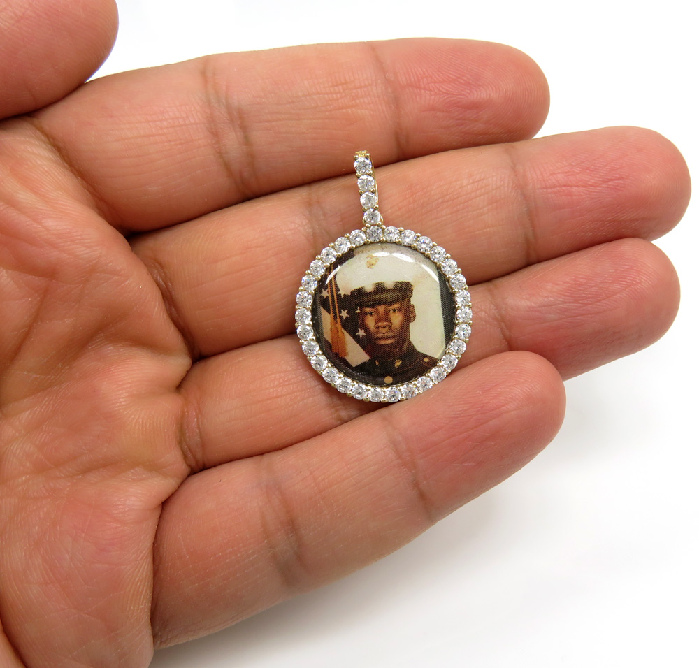 14k yellow gold small cz picture pendant 1.00ct