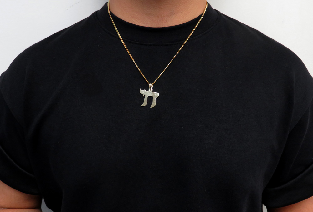 14k yellow gold smooth solid medium chai pendant - Image 3