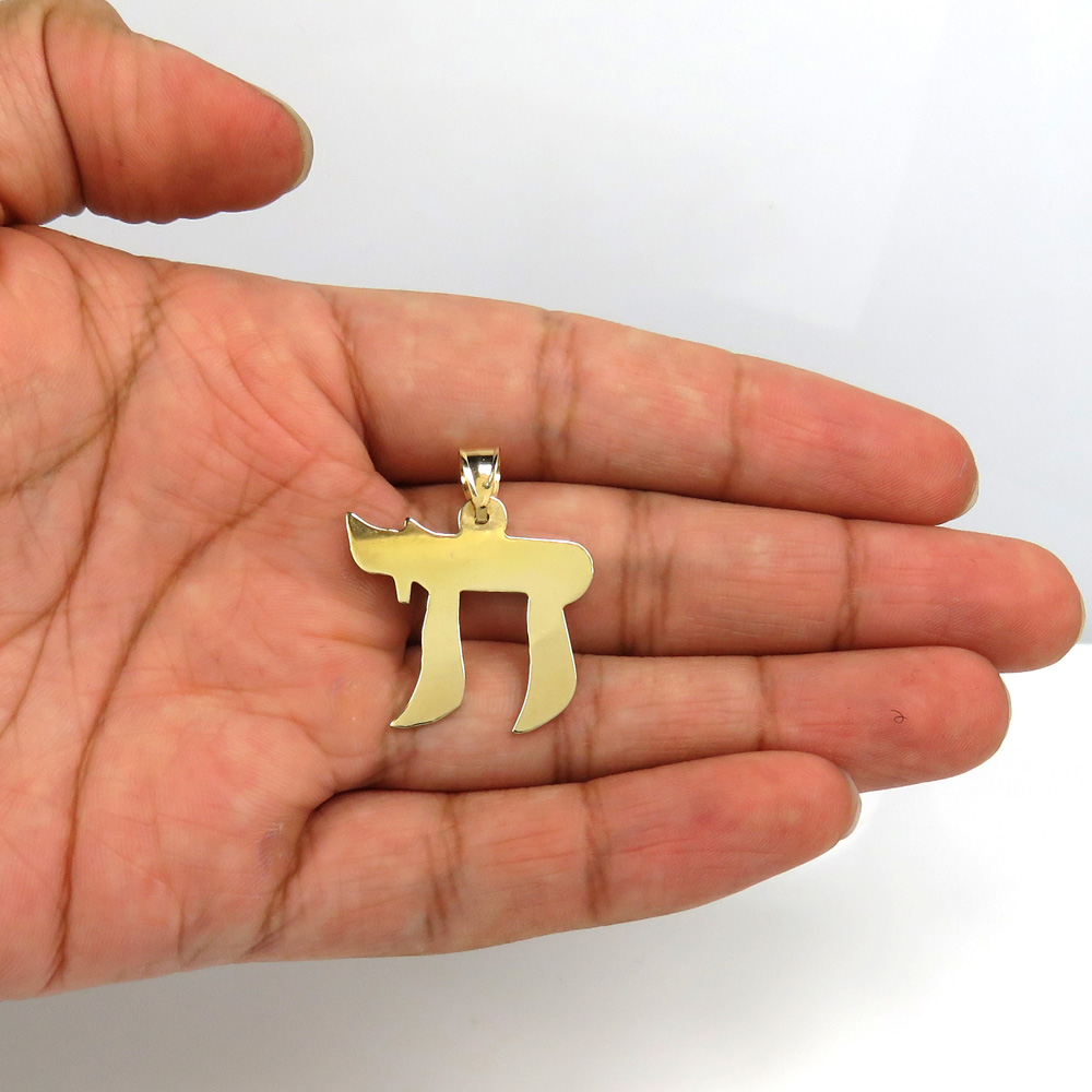 14k yellow gold smooth solid medium chai pendant - Image 4
