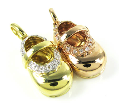 18k gold diamond baby shoe pendant 0.08ct
