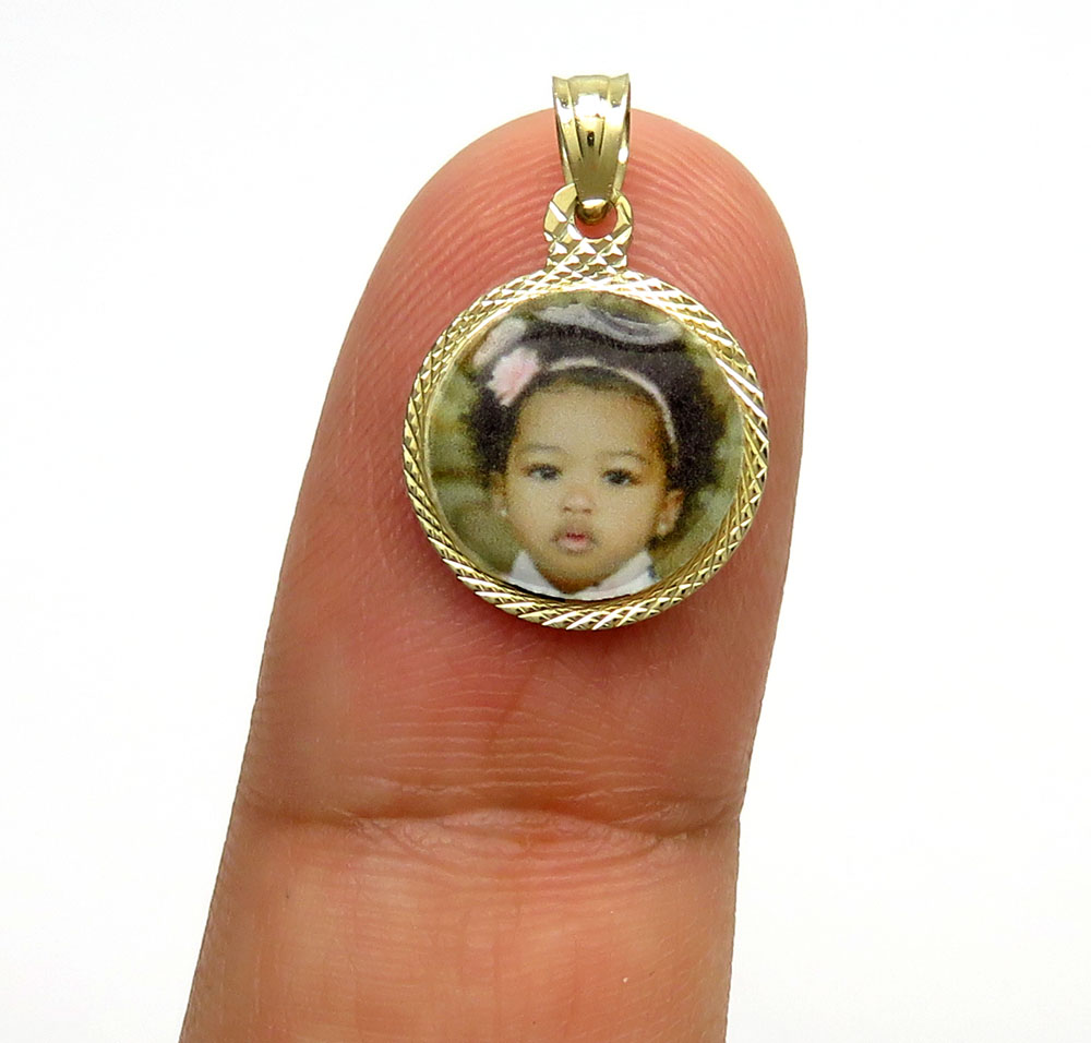 14k yellow gold mini picture pendant 