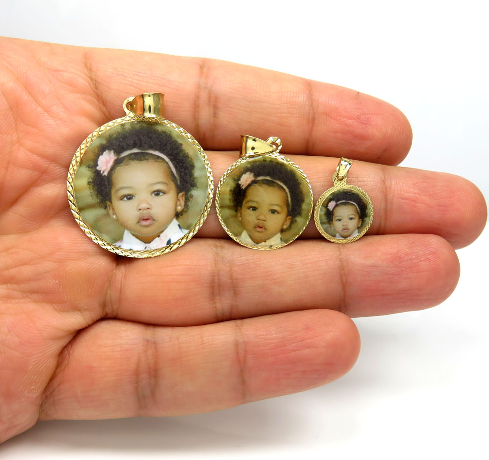 Color glossy finish picture printing service fee