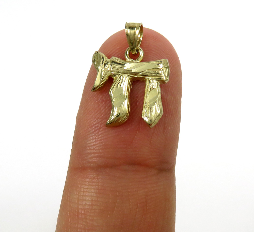 10k yellow gold mini diamond cut tree bark jewish chai pendant 